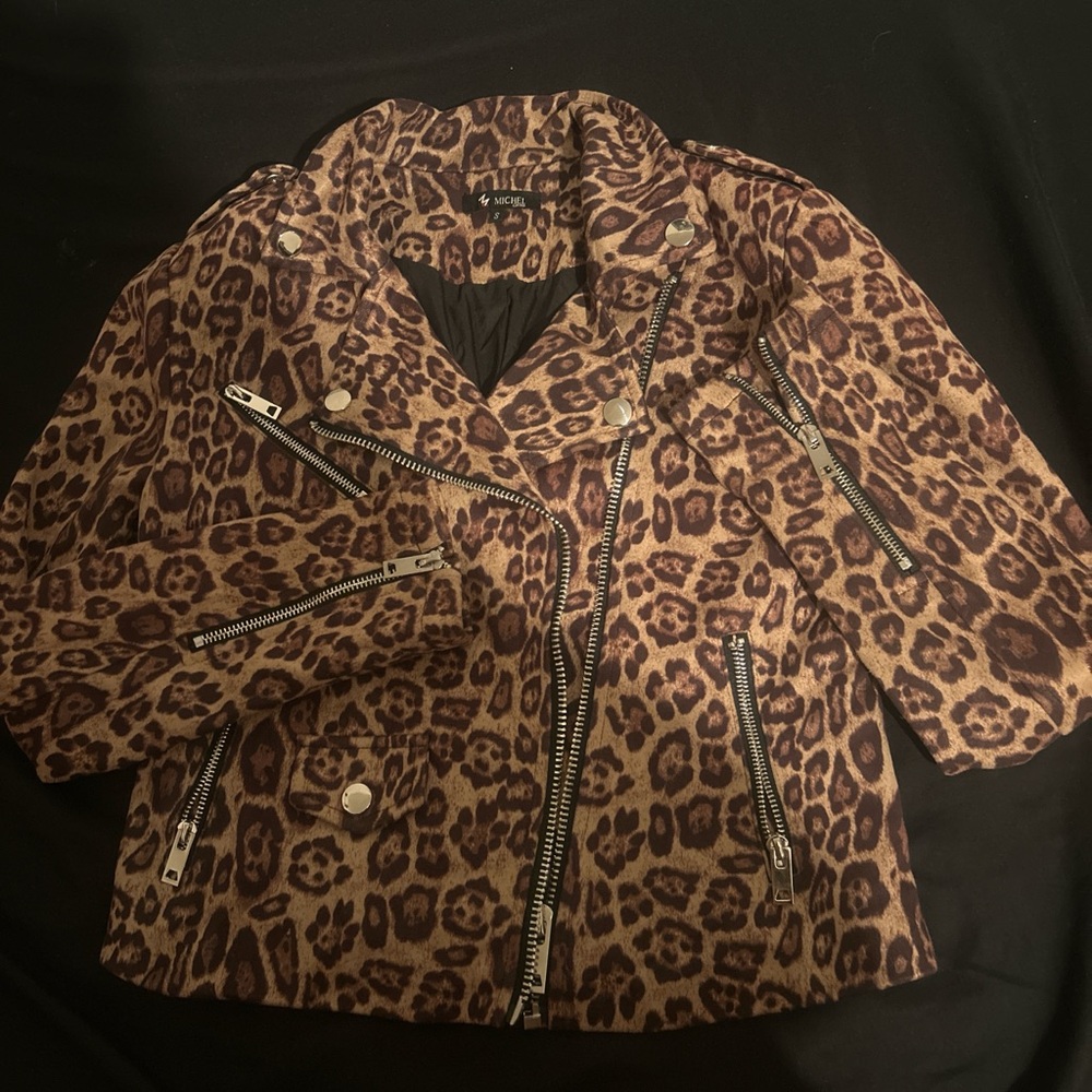 Stylish Leopard Print Leather Jacket - image 1
